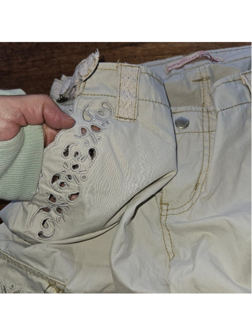 Miss Me Eyelet Cargo Capris 100% Cotton Size L - Picture 6 of 7